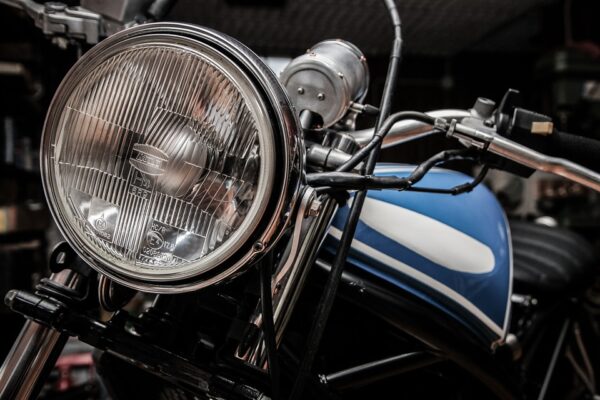 motorbike-407175_960_720-
